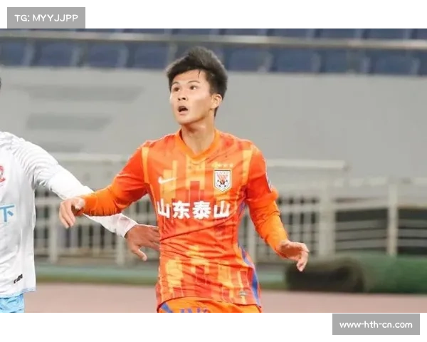 陈泽仕首秀担纲中场枢纽 泰山年轻化阵容提速反击节奏